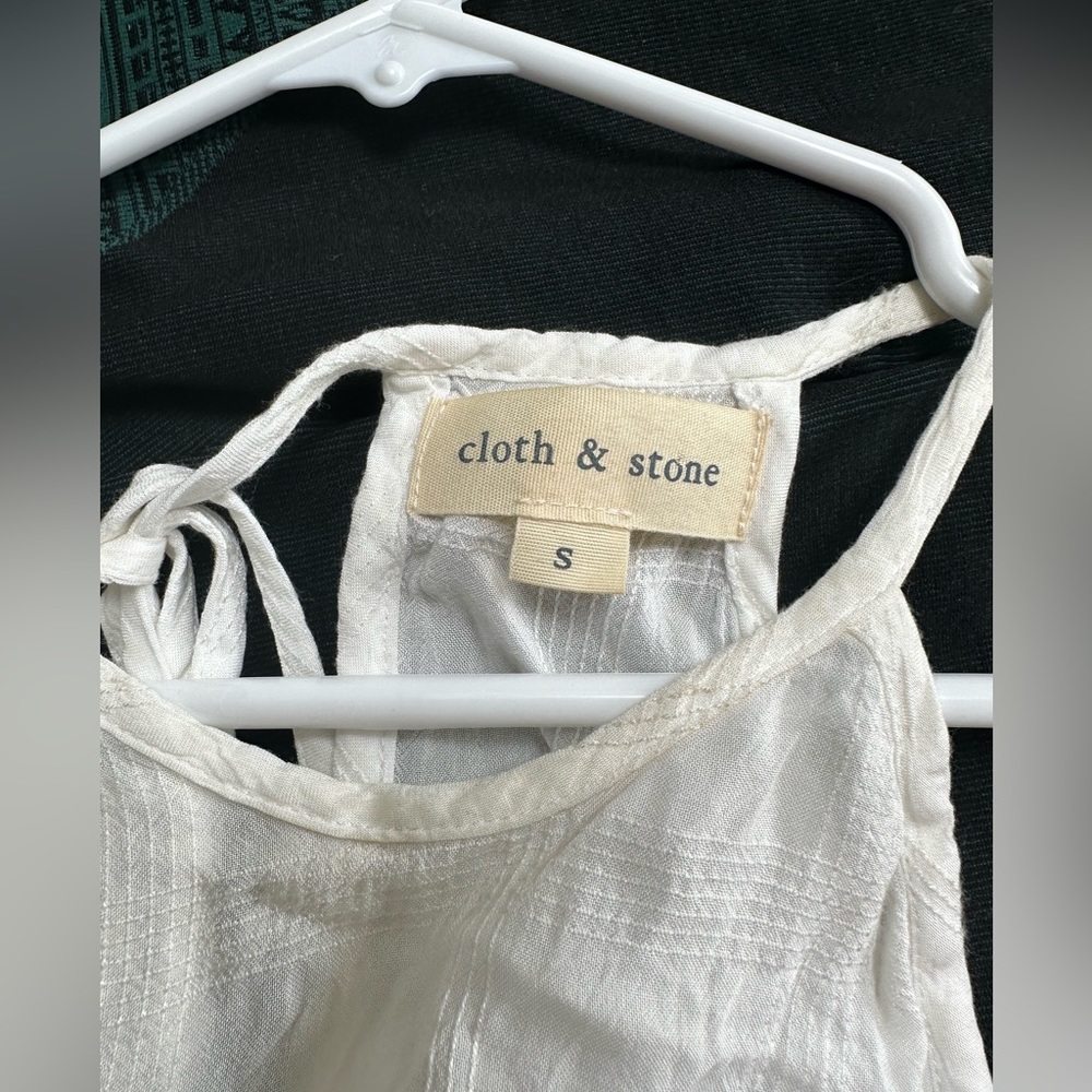 Cloth and stone shirt size small